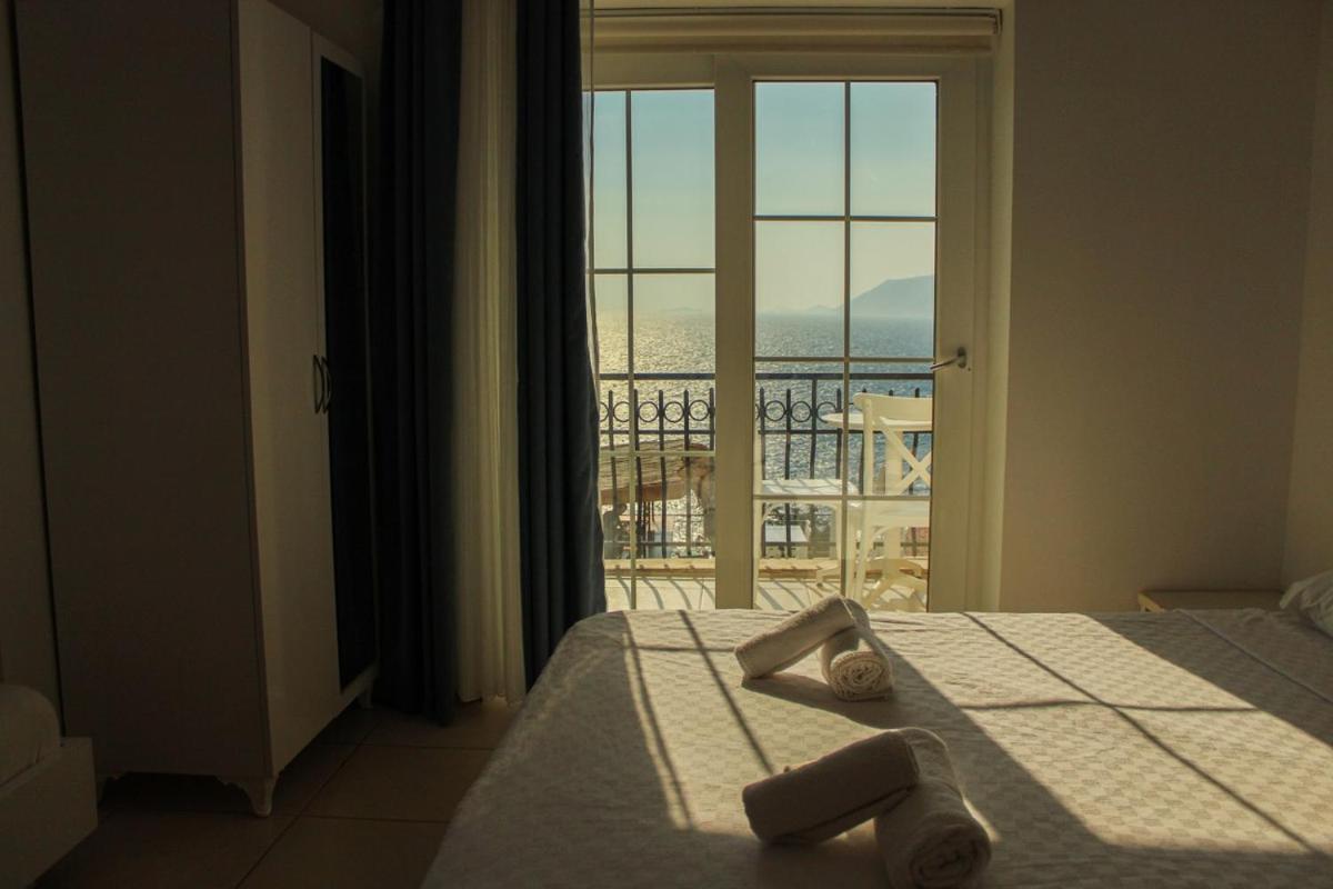 Sole'N Blu Hostel Kas Bagian luar foto